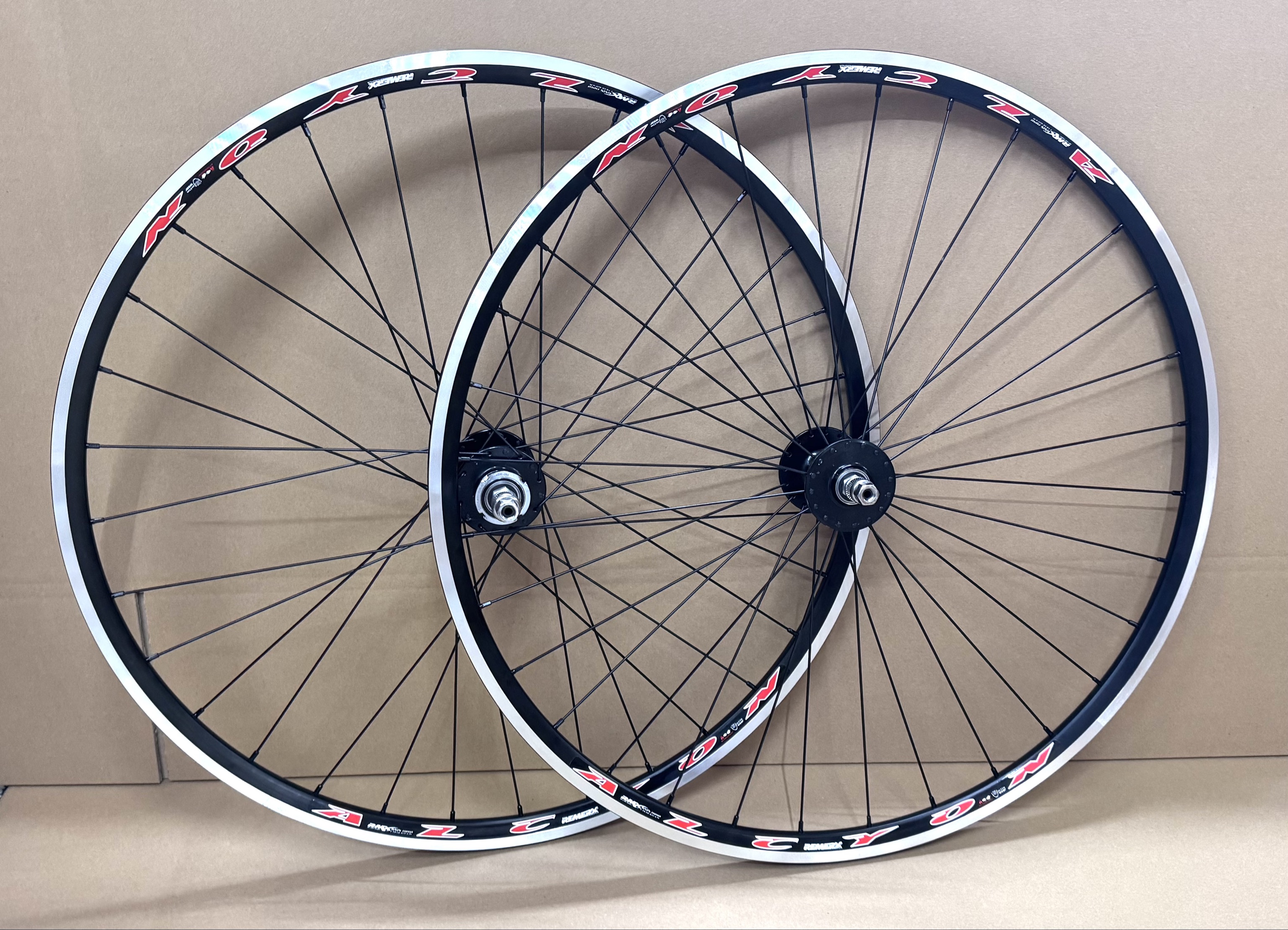28" Novatec Bahn Fix/Free Laufradsatz/Remerx Alcyon schwarz 28" Novatec Bahn Fix/Free Laufradsatz/Remerx Alcyon schwarz