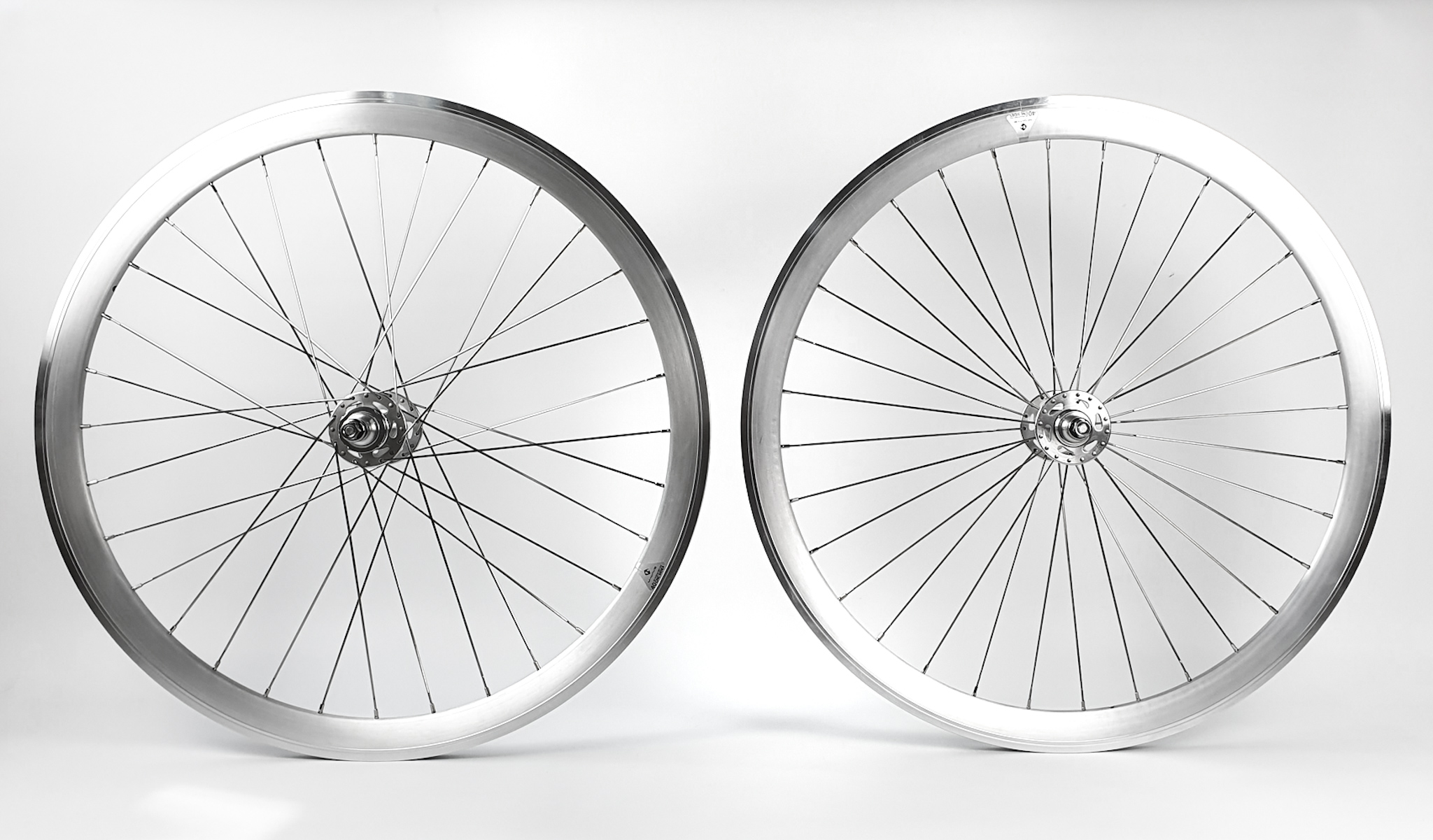 28" CNC Fix/Free Laufradsatz / CN424 / M-Wave Aero silber 28" CNC Fix/Free Laufradsatz / CN424 / M-Wave Aero silber