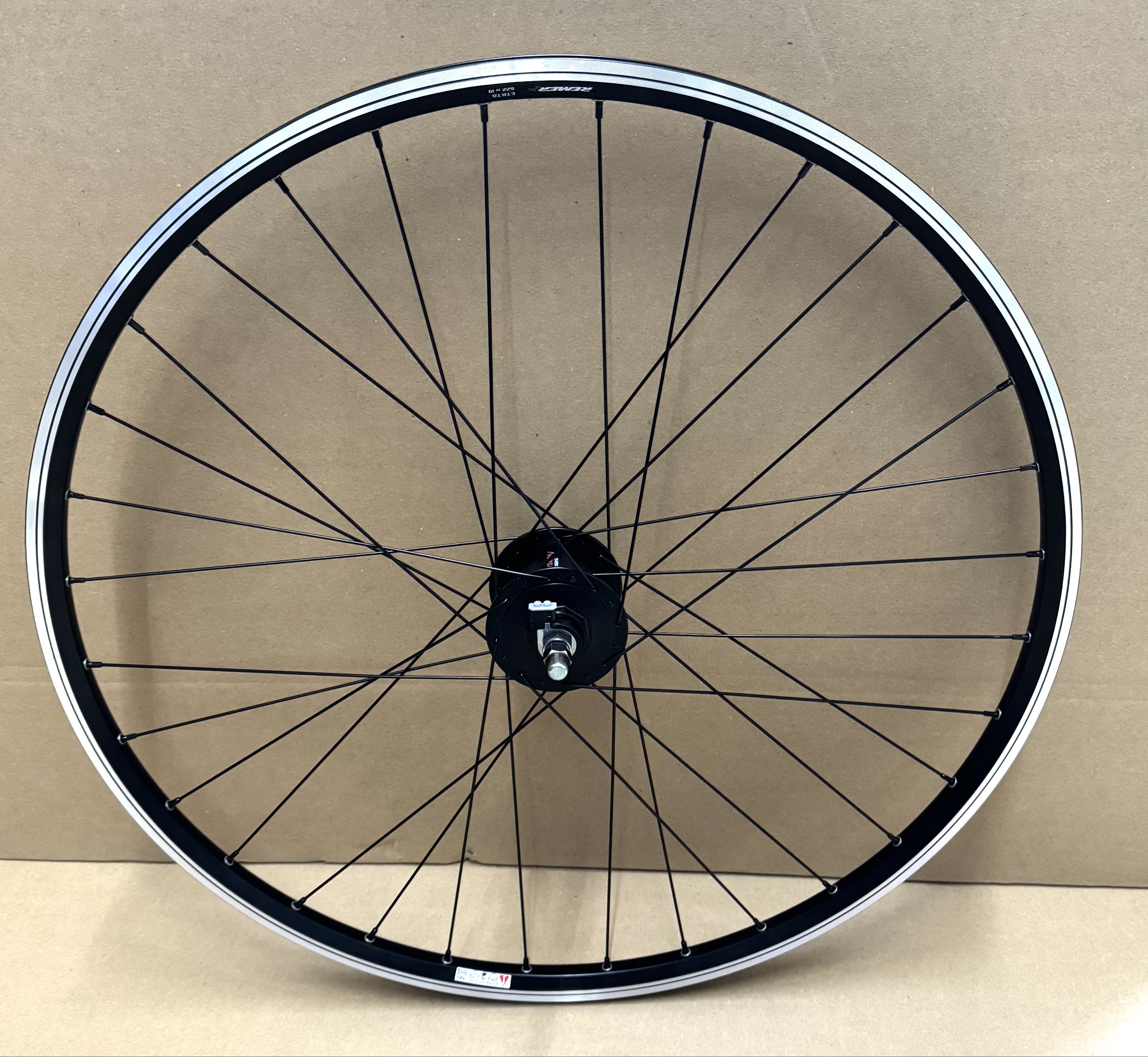 28" Shimano DH-C3000-3N Nabendynamo/Remerx Dragon Vorderrad schwarz 28" Shimano DH-C3000-3N Nabendynamo/Remerx Dragon Vorderrad schwarz