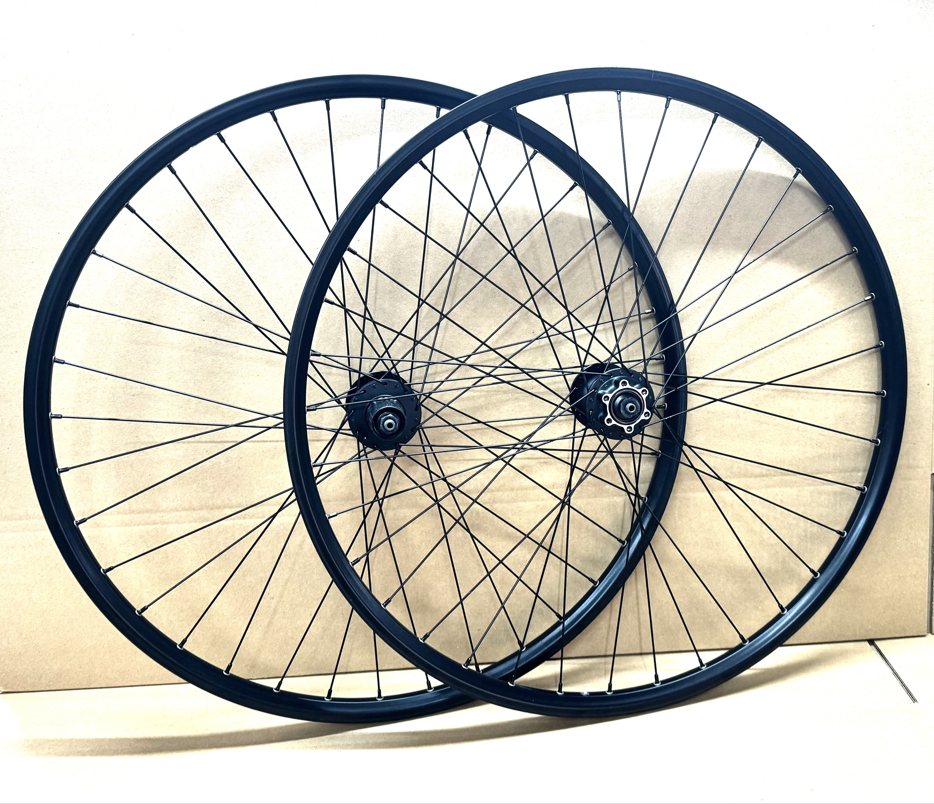 28/29" Laufradsatz Shimano HB/FH-QB400/Remerx Top Disc schwarz 28/29" Laufradsatz Shimano HB/FH-QB400/Remerx Top Disc schwarz