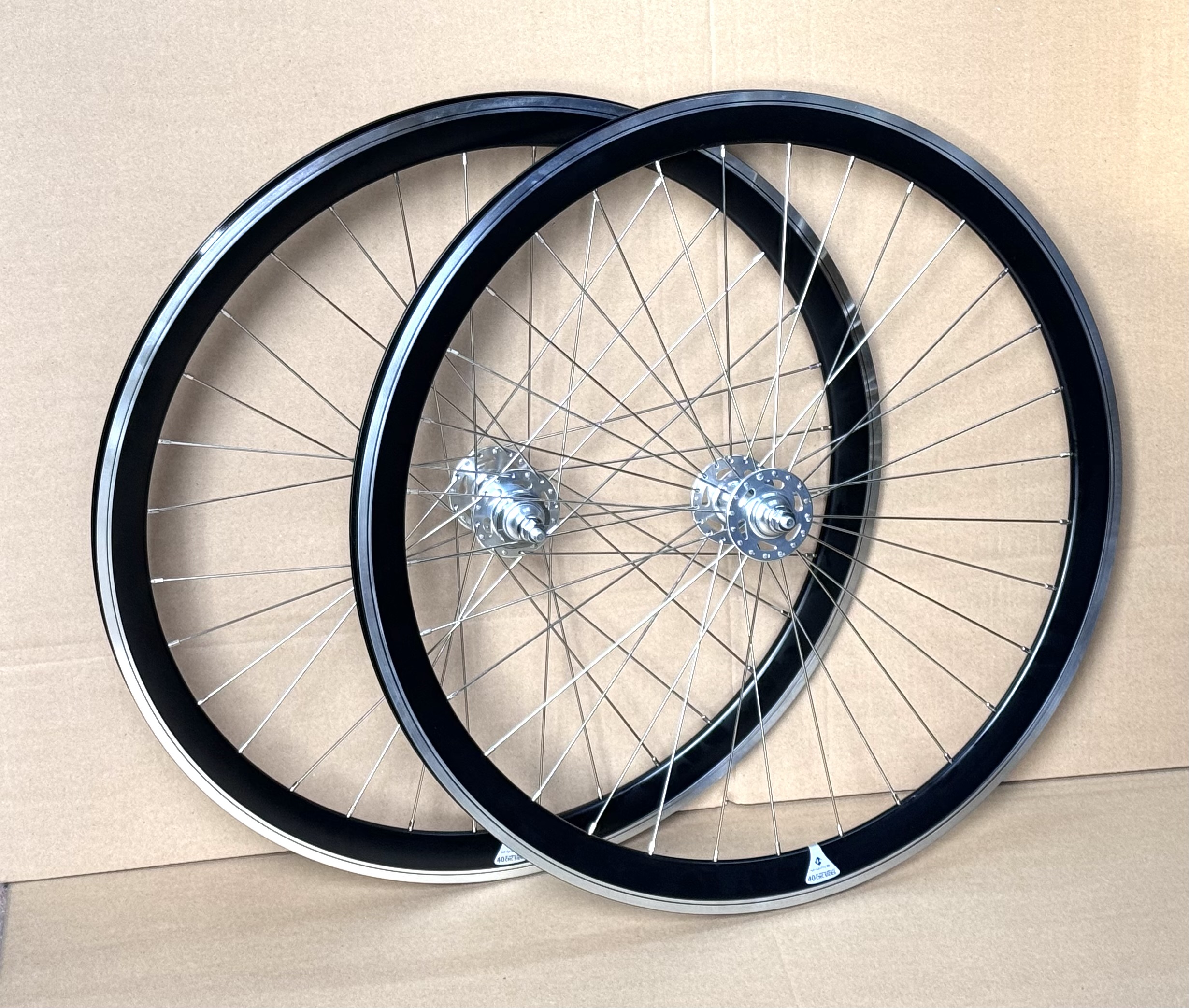 28" CNC Fix/Free Laufradsatz / CN424 / M-Wave Aero schwarz 28" CNC Fix/Free Laufradsatz / CN424 / M-Wave Aero schwarz